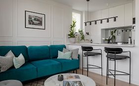 Stylowy apartament przy metrze